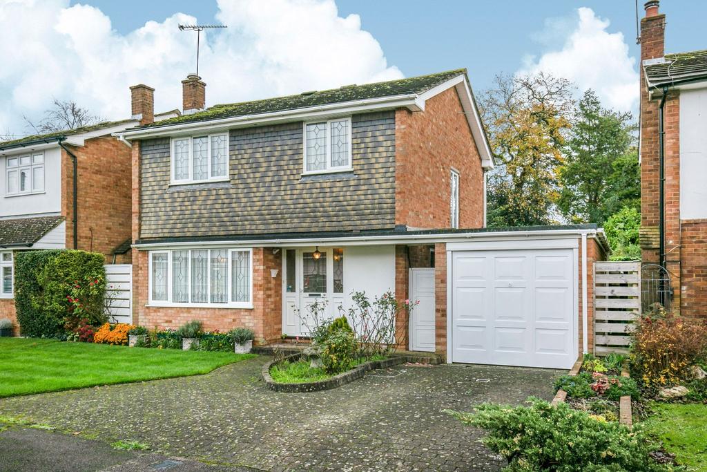 Cranmer Close, Little Heath, Potters... 3 bed detached house £725,000