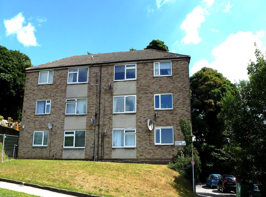 Gledhow Wood Court, Oakwood, Leeds... 2 bed flat £600 pcm (£138 pw)