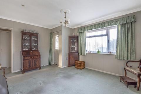 20 Ludsden Grove, Thame, OX9 3BZ