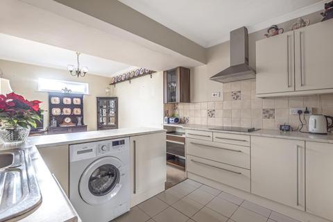 20 Ludsden Grove, Thame, OX9 3BZ