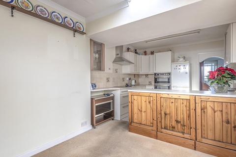 20 Ludsden Grove, Thame, OX9 3BZ