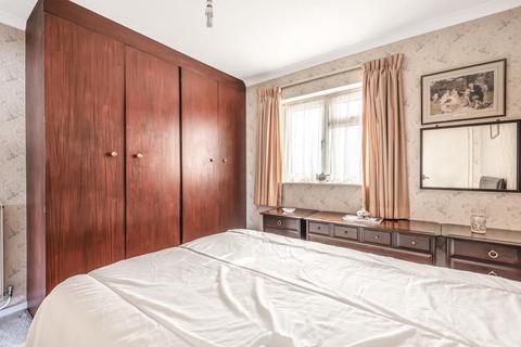 20 Ludsden Grove, Thame, OX9 3BZ