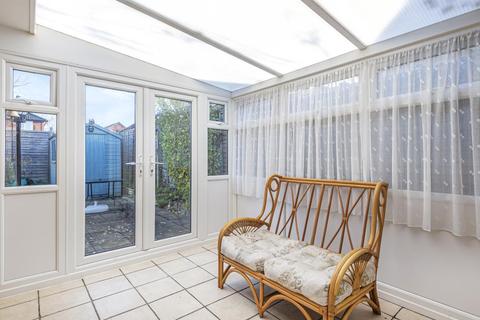 20 Ludsden Grove, Thame, OX9 3BZ
