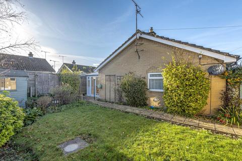 20 Ludsden Grove, Thame, OX9 3BZ