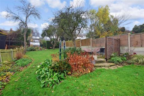 68 Queens Road, Loughton, IG10 1RS