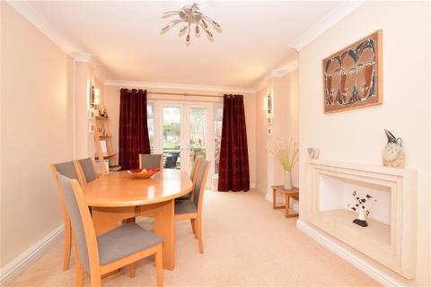 68 Queens Road, Loughton, IG10 1RS