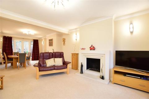 68 Queens Road, Loughton, IG10 1RS