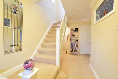 68 Queens Road, Loughton, IG10 1RS