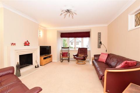 68 Queens Road, Loughton, IG10 1RS
