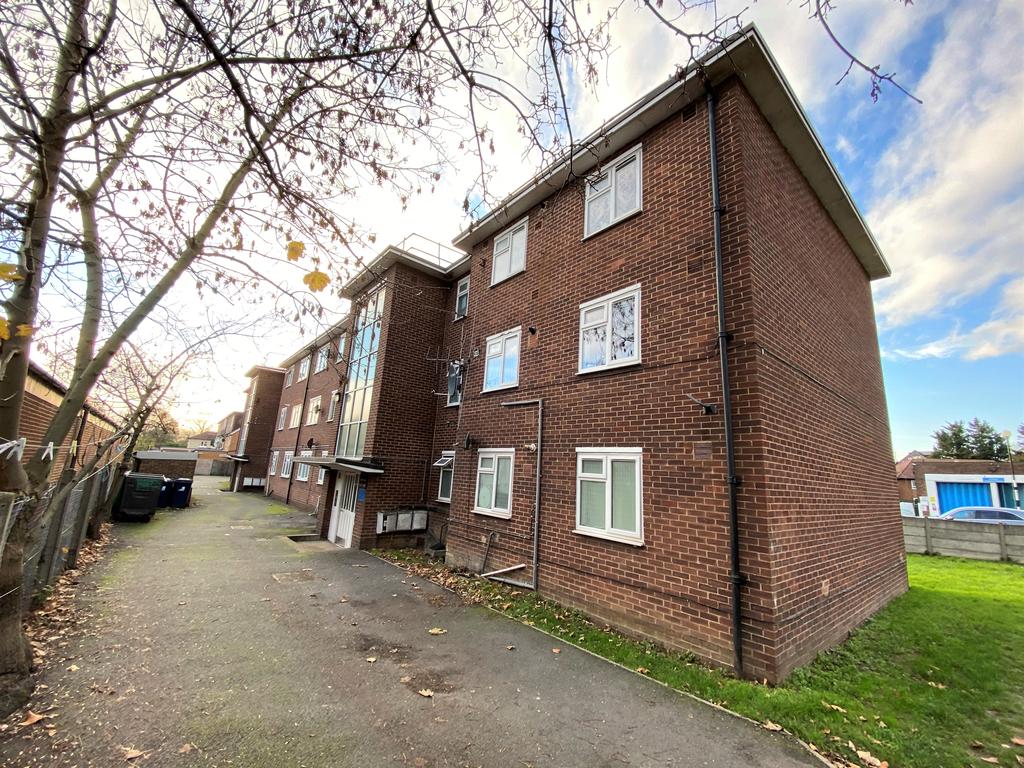 GREENFORD ROAD, GREENFORD, MIDDLESEX, UB6 8QR 3 bed flat £299,950