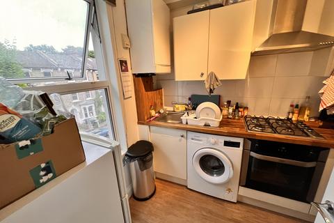 Studio to rent, Florence Road, Finsbury Park N4