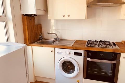 Studio to rent, Florence Road, Finsbury Park N4