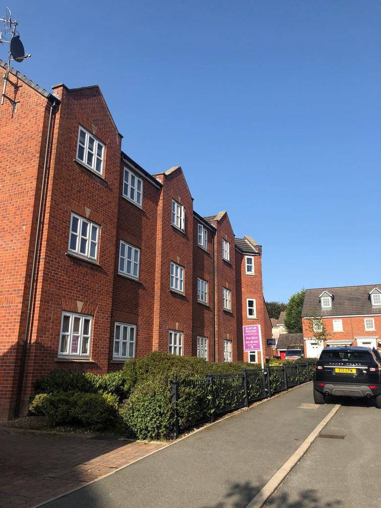 The Fairways, Royton, Oldham, Greater Manchester, OL2 6GD 2 bed flat