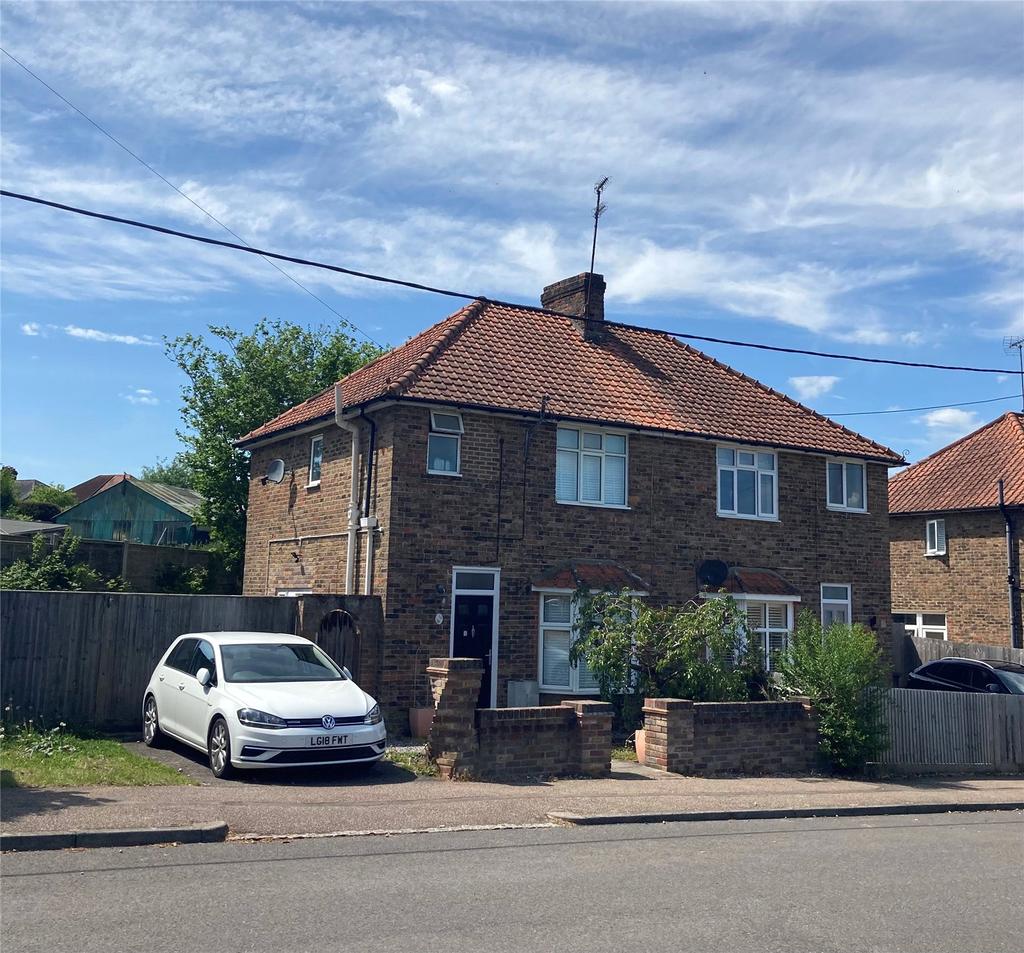 North Road, Haywards Heath 3 bed house £1,250 pcm (£288 pw)