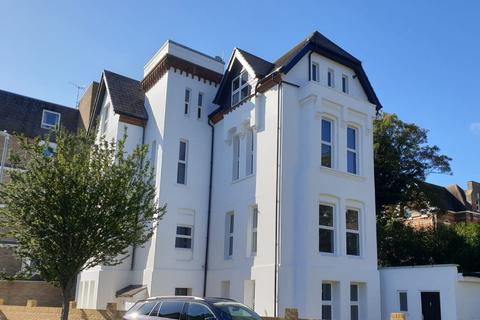 2 bedroom flat to rent, Cheriton Gardens, Folkestone, CT20