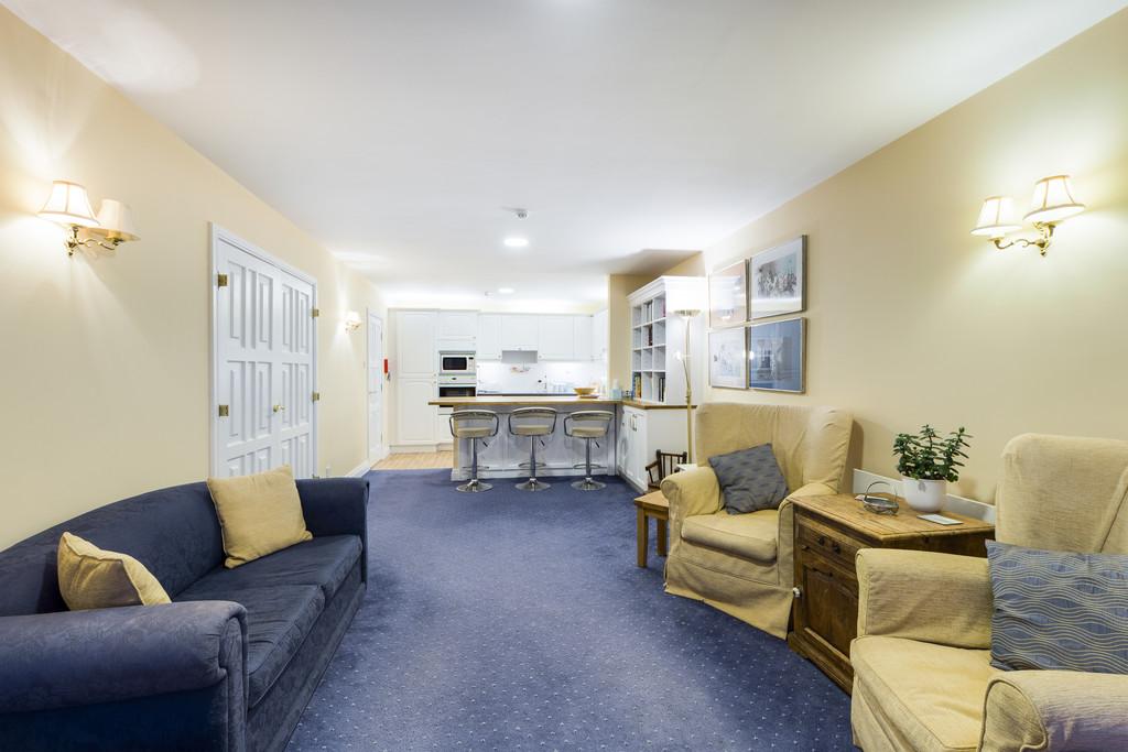 Open Plan Living Room/Kitchen