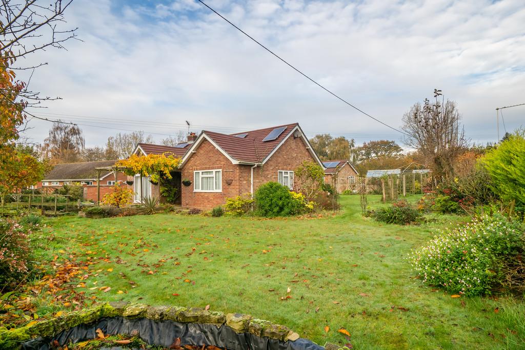 Palgrave Road, Great Dunham 3 bed detached bungalow £290,000