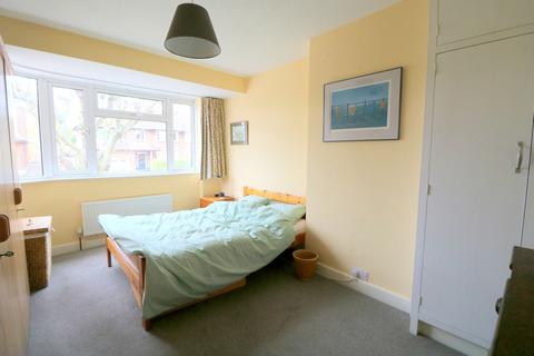 24 Derwent Drive, Purley, CR8 1EQ