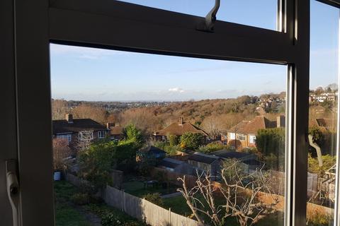 24 Derwent Drive, Purley, CR8 1EQ