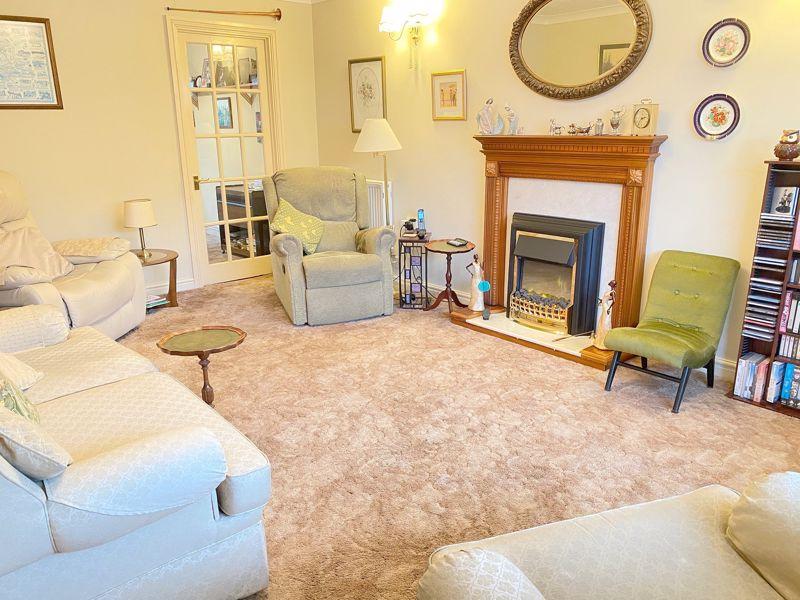 Canons Close, Warminster 4 bed detached house £360,000