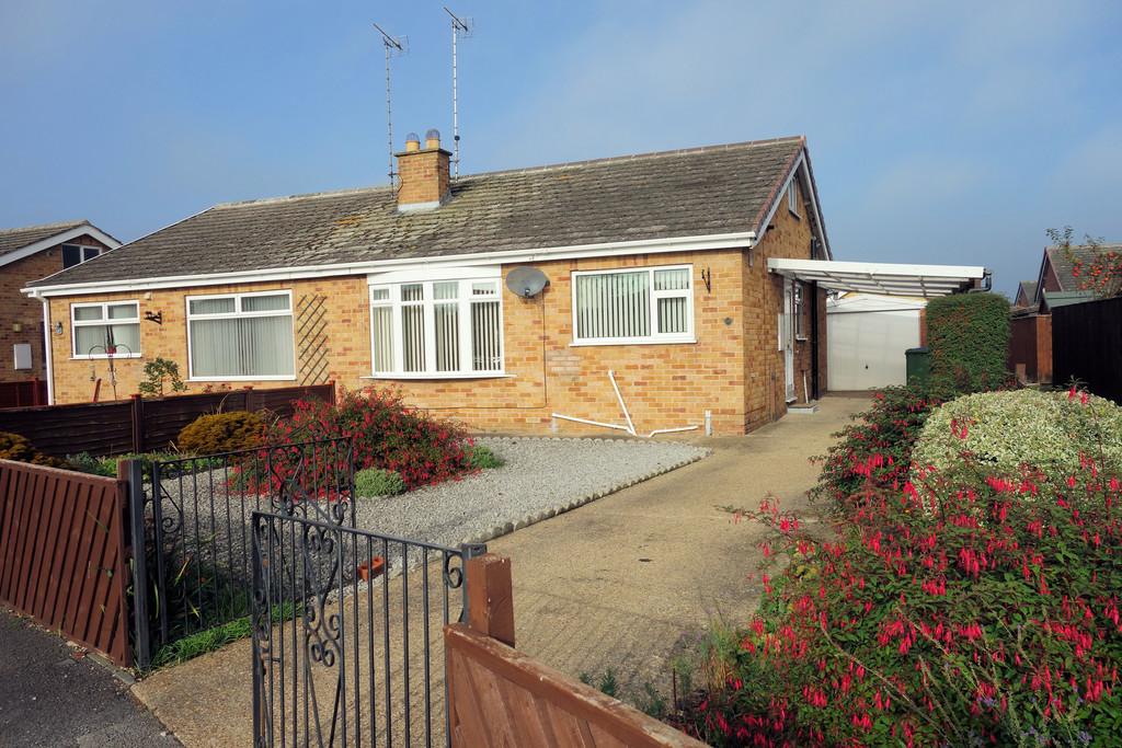Mill Falls, Driffield 2 bed semidetached bungalow £550 pcm (£127 pw)
