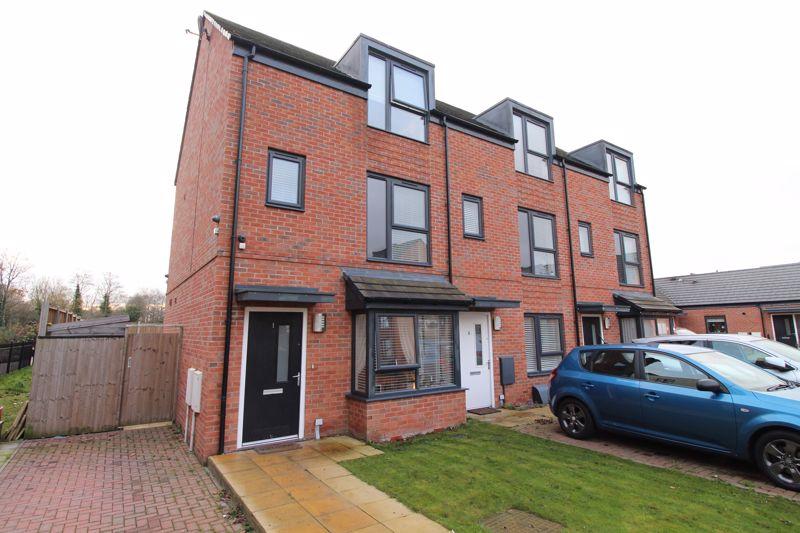 Silver Court Gardens, Brownhills... 3 bed end of terrace house £200,000