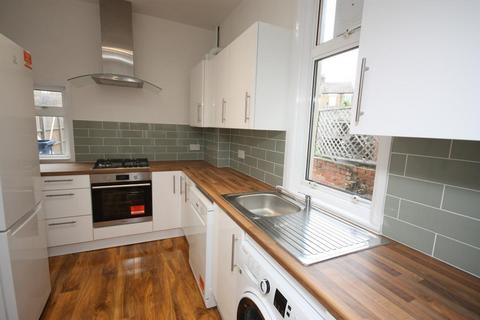 3 bedroom detached house to rent, Wells House Road, East Acton, London, NW10 6EE