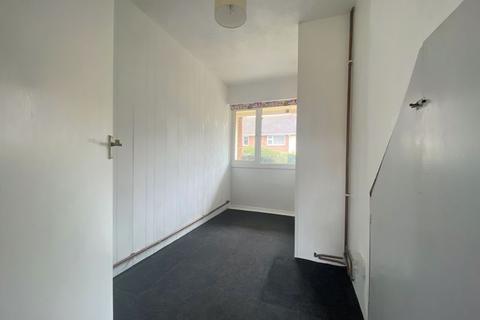 98 Lancelot Road, Exeter, EX4 9BY