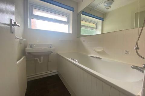 98 Lancelot Road, Exeter, EX4 9BY