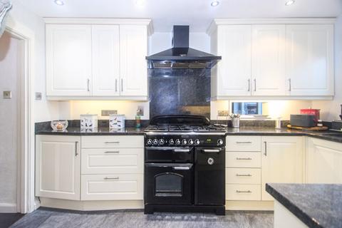17 Cray Avenue, Ashtead, KT21 1QX