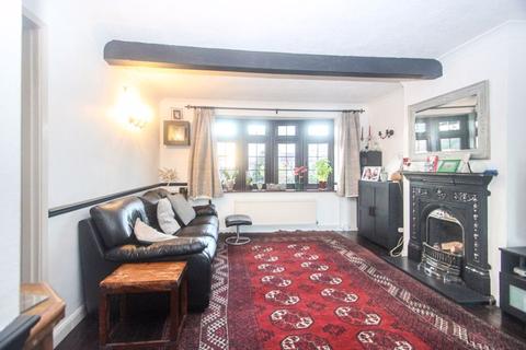 17 Cray Avenue, Ashtead, KT21 1QX