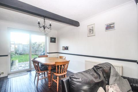 17 Cray Avenue, Ashtead, KT21 1QX