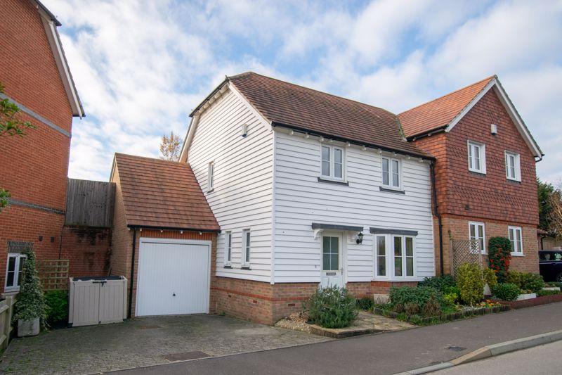 Reef Way, Hailsham 3 bed semidetached house £275,000