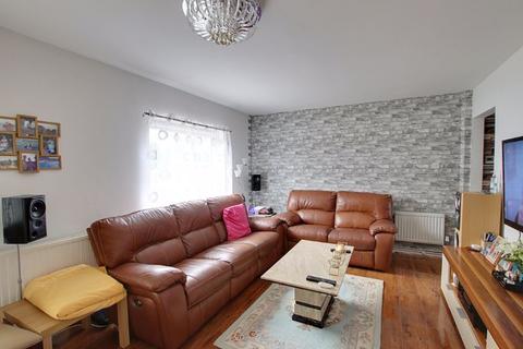 73 Ashmead, Trowbridge, BA14 0PA