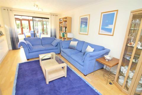 15 Bartholomew Close, Walton Park, Milton Keynes, MK7 7HH