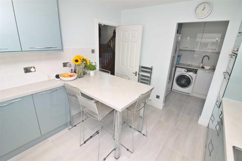 15 Bartholomew Close, Walton Park, Milton Keynes, MK7 7HH