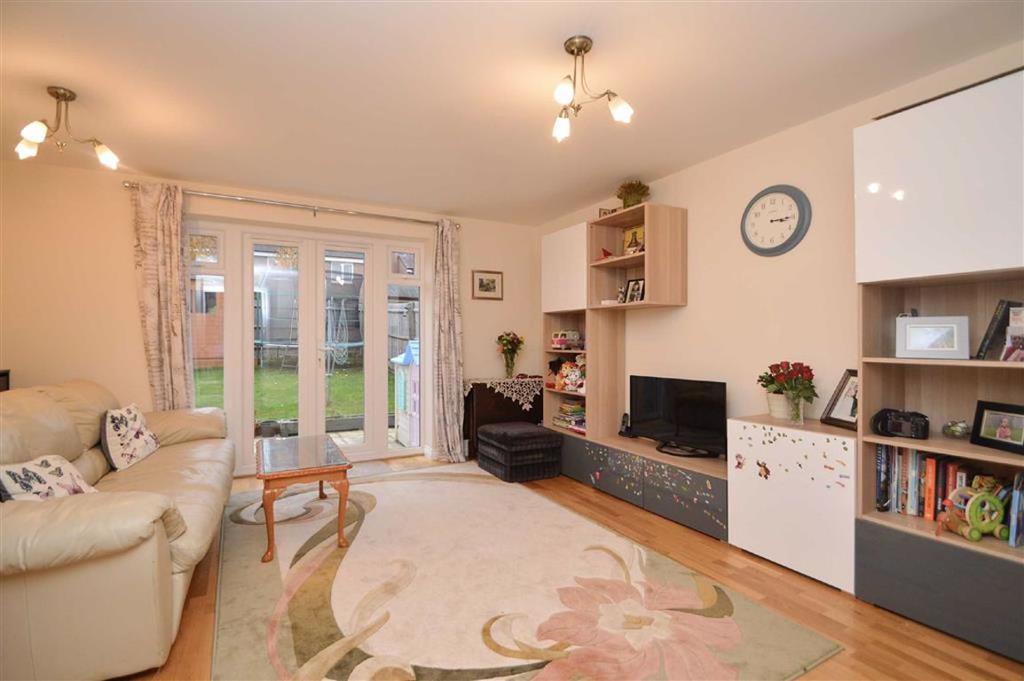 Murrell Way, Sutton Grange, Shrewsbury 3 bed end of terrace house £
