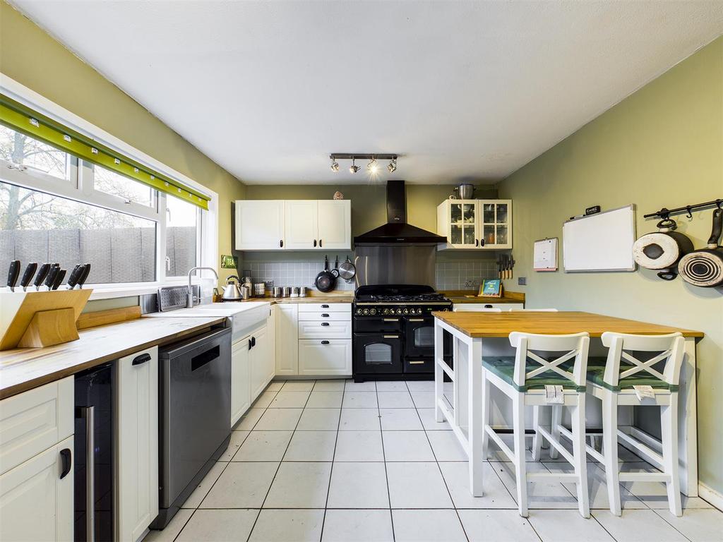 Kenilworth Road, Basingstoke 3 bed end of terrace house £239,950