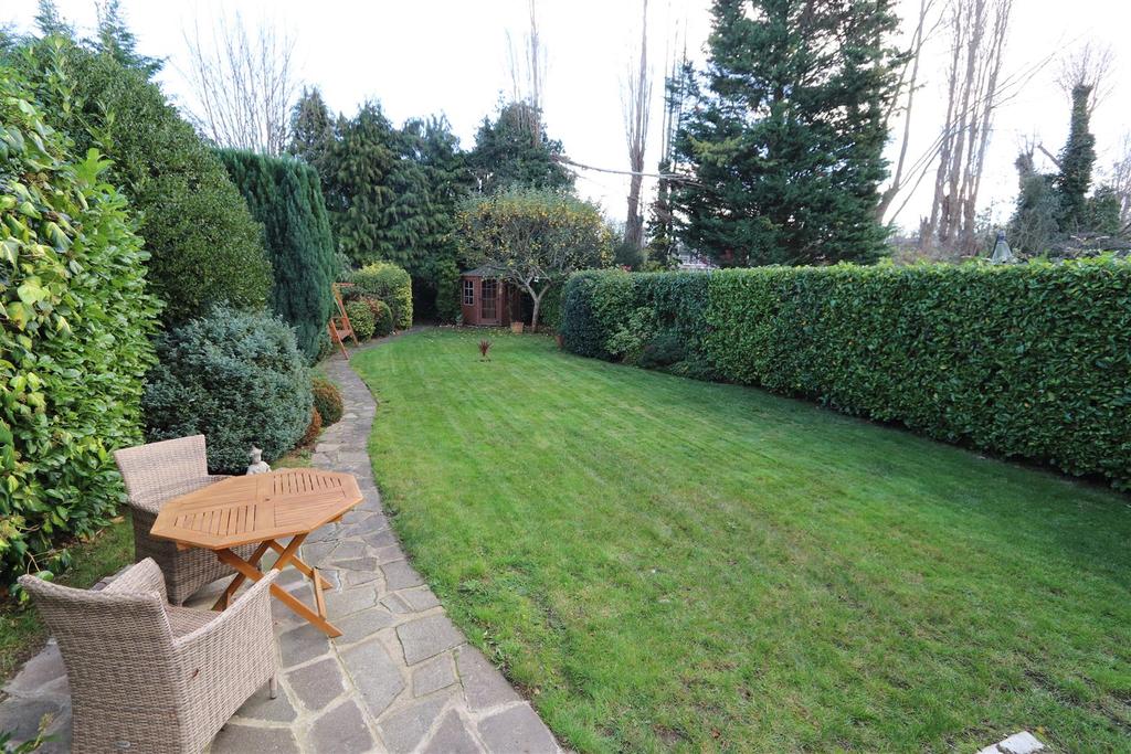 Friars Avenue, Shenfield, Brentwood 4 bed semidetached house £875,000