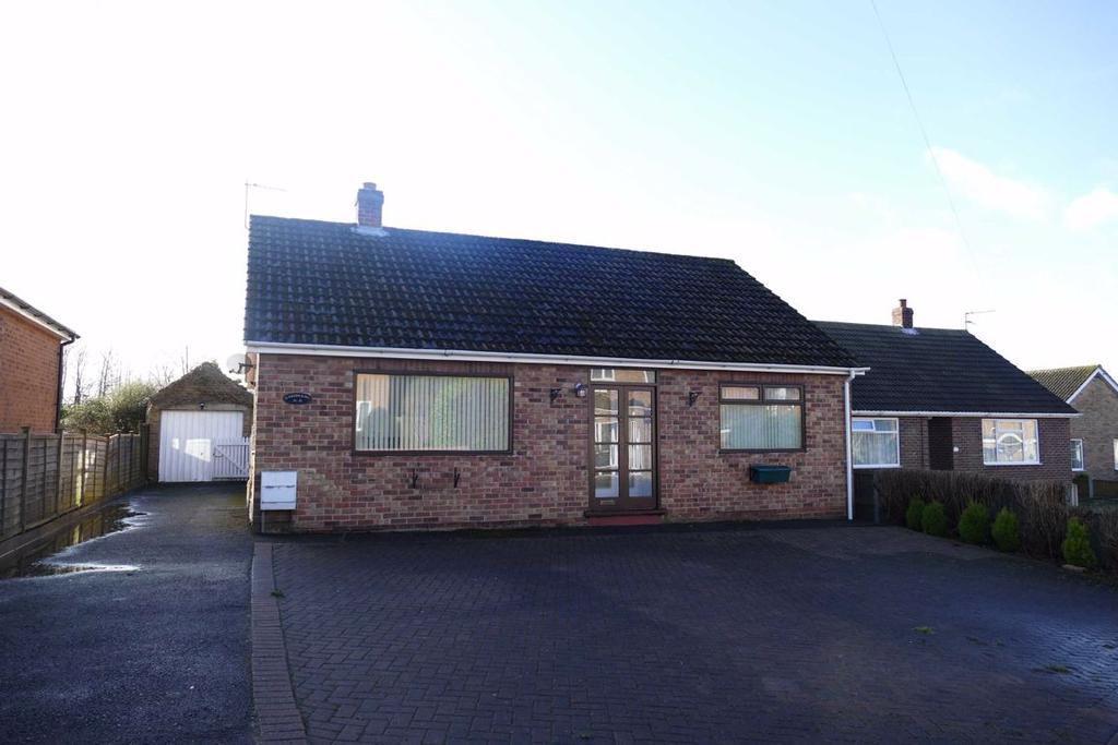 Hill Rise, Market Weighton 2 bed detached bungalow £650 pcm (£150 pw)