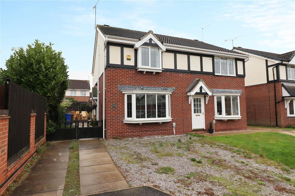 Centurion Way, Brough 3 bed semidetached house £165,000