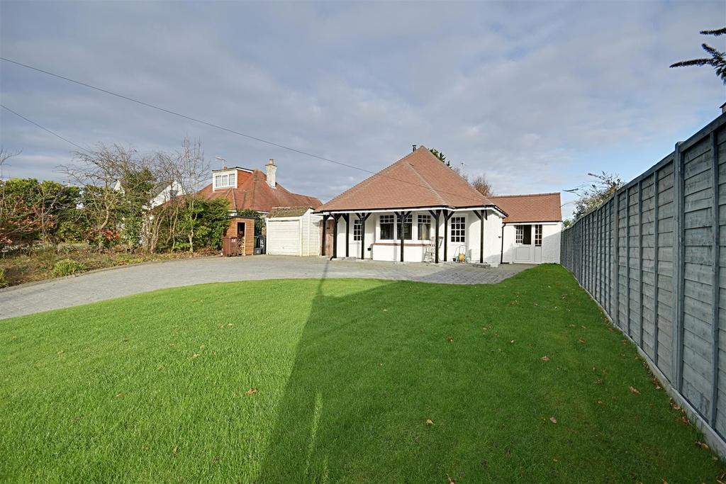 Gunters Lane, BexhillOnSea 2 bed detached bungalow £435,000