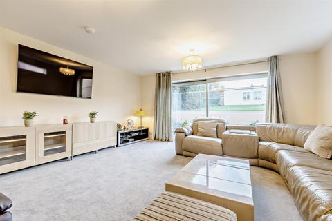 15 Gaiafields Road, Lichfield, WS13 7LT