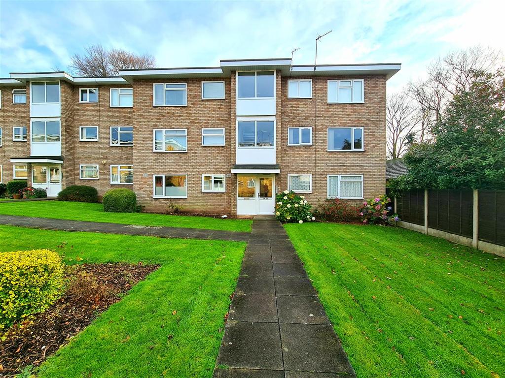 Simon Close, Attleborough, Nuneaton 2 bed apartment £95,000