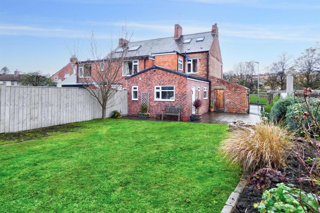 Abbey View, Morpeth 3 bed terraced house £320,000