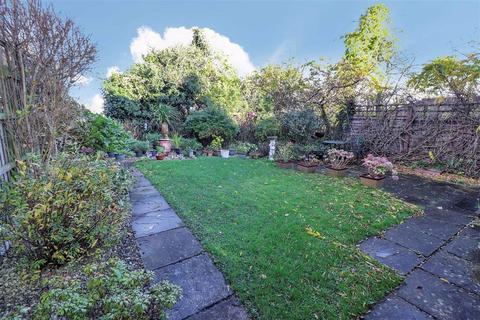 15 Gould Road, Hampton Magna, Warwick, CV35 8TU