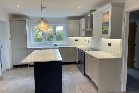 4 Bakers Close, Stoke Goldington, Newport Pagnell, MK16 8NQ