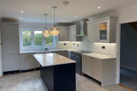 4 Bakers Close, Stoke Goldington, Newport Pagnell, MK16 8NQ