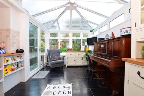 24 Joyes Road, Folkestone, CT19 6NX