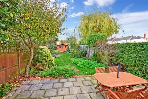 24 Joyes Road, Folkestone, CT19 6NX